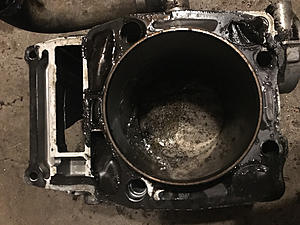 Found my oil leak - cylinder gasket-photo784.jpg