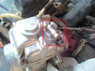 How do you adjust a Polaris carburetor?
