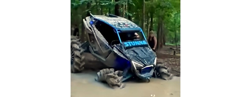 Youtube video of SxS deep mud crossing